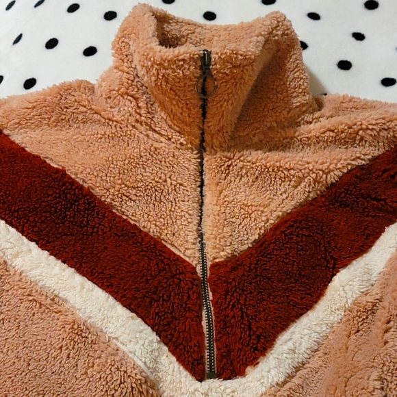 Abercrombie & Fitch fuzzy pink pullover fleece, size small. - Picture 4 of 5